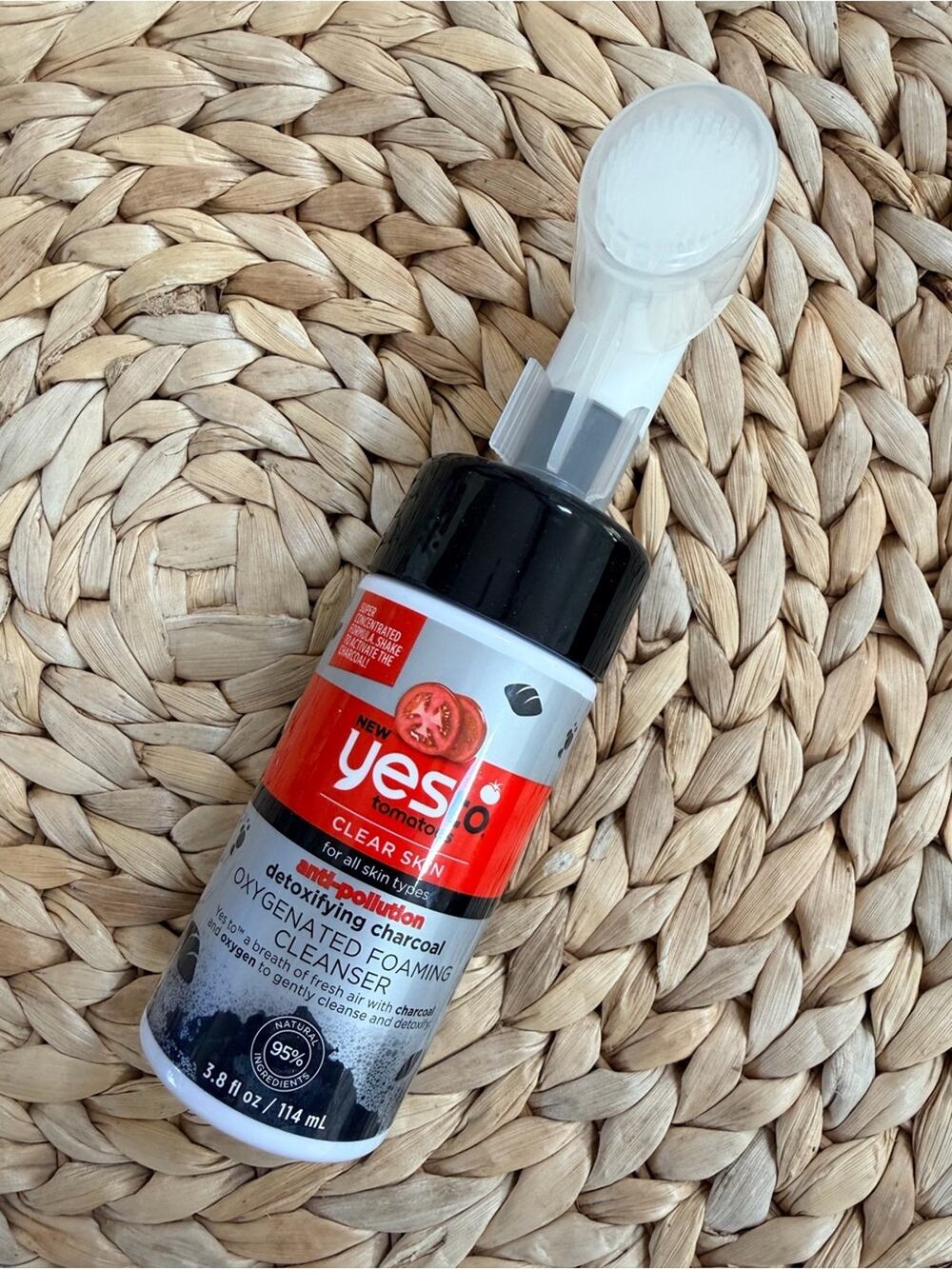 NEW! Yes To Tomatoes Detoxifying Charcoal Oxygenated Foaming Cleanser 3.8 oz
